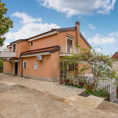 Gorgeous In With Kitchen Apartment *
