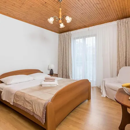 Gorgeous In With Kitchen Apartment *